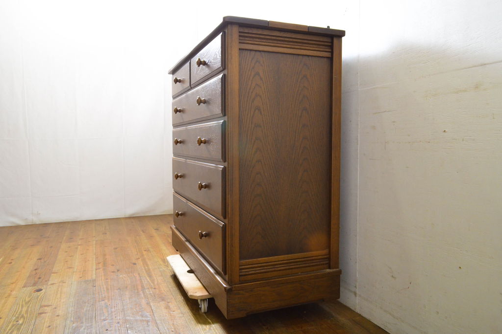 中古　美品　北海道旭川家具　山室家具製作所　砂田充敏 作　オーク材　タイルトップがアクセントのチェスト(洋服タンス、引き出し)(定価約25万円)(R-063044)