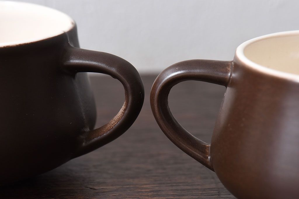 イギリスビンテージ　Honiton Pottery チョコレートブラウンのカップ&ソーサー2客セット(洋食器、陶器)(1)