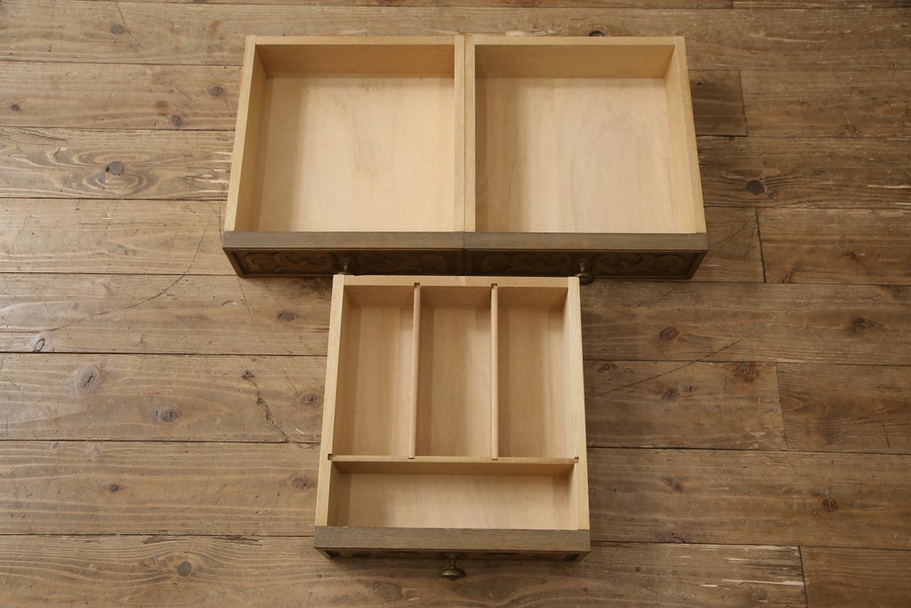 中古　美品　神戸洋家具　ナラ材　品のある佇まいが美しい食器棚(キャビネット、カップボード、収納棚、戸棚)(R-058152)