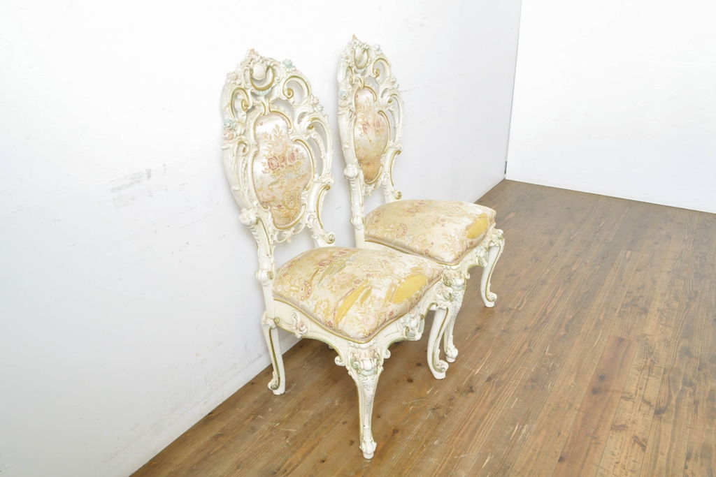 中古　イタリアブランド家具　SILIK(シリック)　細部まで凝った造りが美しいチェア2脚セット(椅子、イス、サロンチェア)(R-063101)