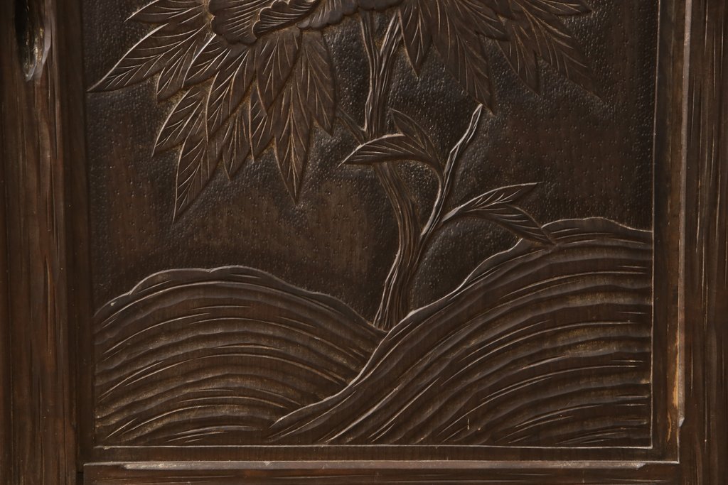 和製ビンテージ　軽井沢彫り　大胆に彫り込まれた花の図柄が魅力的なサイドキャビネット(収納棚、戸棚、ヴィンテージ)(R-058664)
