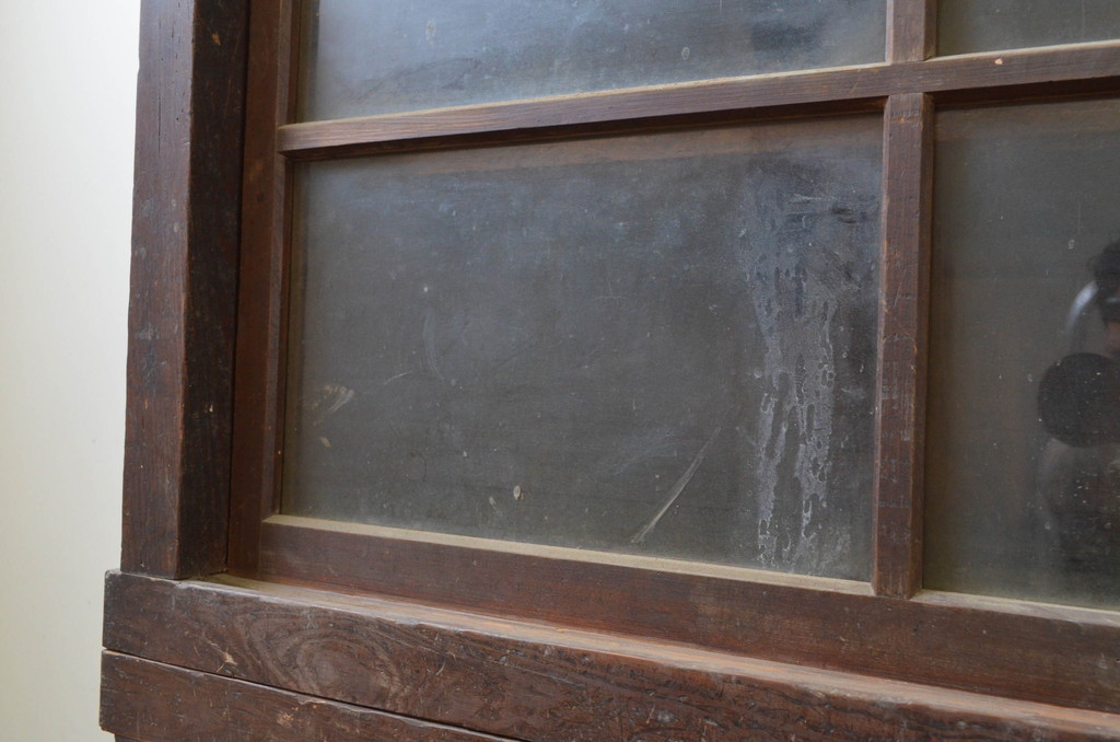 和製アンティーク　レトロな佇まいが魅力的なガラス戸棚サイドボード(収納棚、食器棚、サイドキャビネット)(R-069093)
