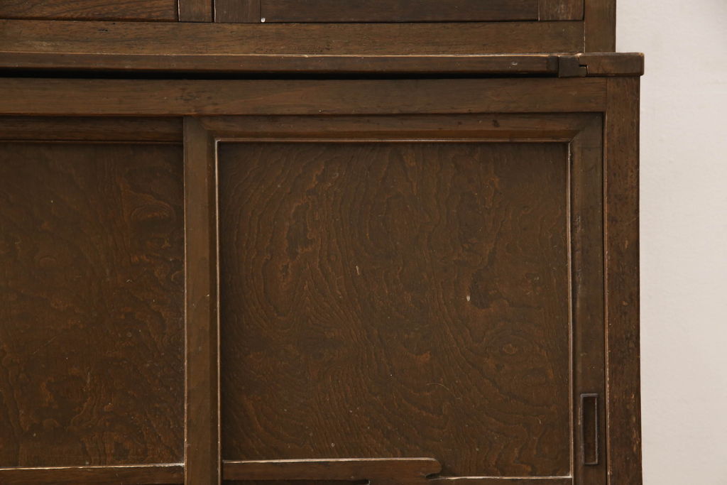 和製アンティーク　ニレ材　レトロな佇まいの作業台付き食器棚(収納棚、戸棚、キャビネット)(R-063303)