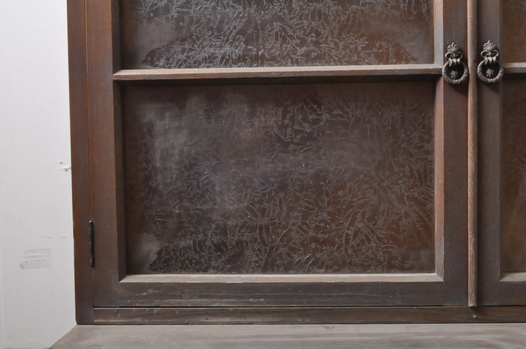 和製アンティーク　大正ロマン　タモ材　懐かしい雰囲気が魅力的なキャビネット(本棚、戸棚、食器棚、カップボード、収納棚、本箱、ブックケース)(R-069178)