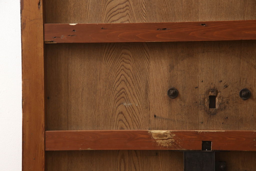 アンティーク建具　鏡板欅(ケヤキ)材 枠ヒノキ材　大きな金具が存在感抜群の庄内蔵戸1枚(玄関戸、引き戸、建具)(R-063375)