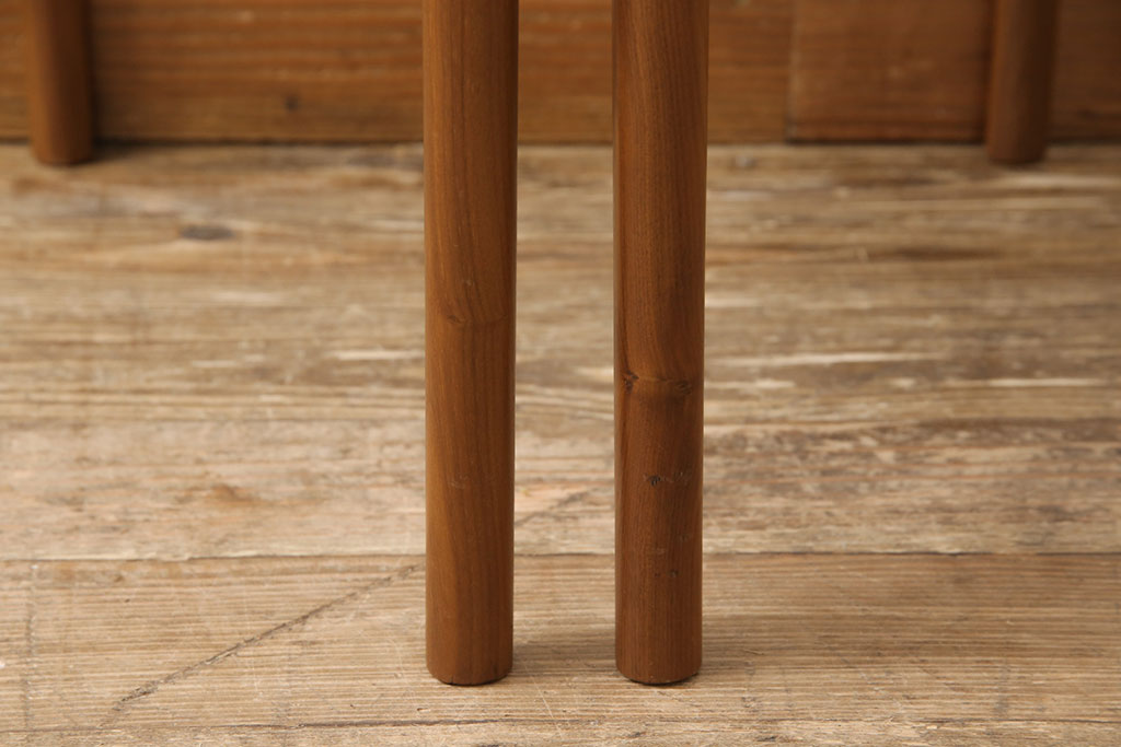 中古　美品　高級イタリア輸入家具　ウォールナット材　本革　スタイリッシュなデザインが目を惹く曲げ木チェア(椅子、ダイニングチェア)(R-051532)