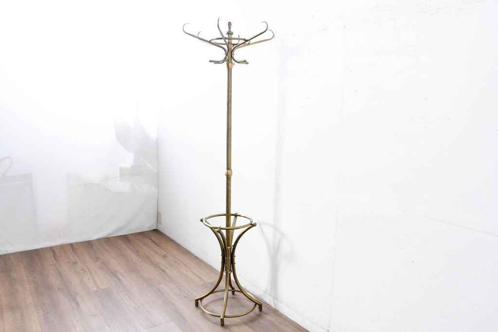 中古　美品　最高級品　オランダ　アイホールツ(EICHHOLTZ)　真鍮製　アンティーク仕上げ　空間のアクセントになるラグジュアリーなコートハンガー(ポールハンガー、洋服掛け、帽子掛け、傘立て、ブラス)(定価約26万円)(R-083583)