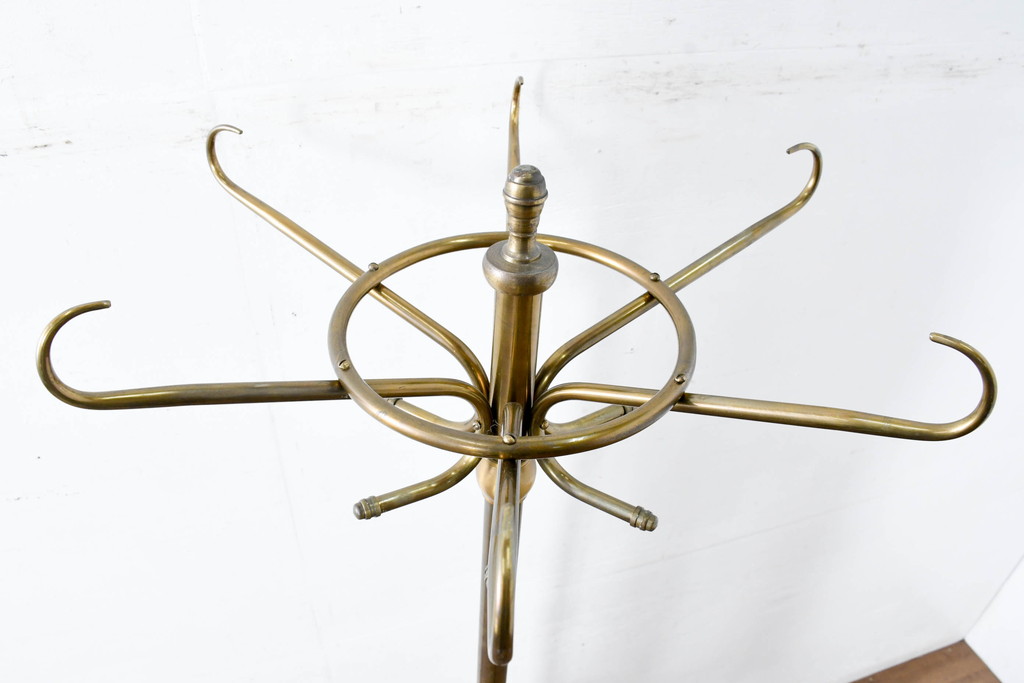 中古　美品　最高級品　オランダ　アイホールツ(EICHHOLTZ)　真鍮製　アンティーク仕上げ　空間のアクセントになるラグジュアリーなコートハンガー(ポールハンガー、洋服掛け、帽子掛け、傘立て、ブラス)(定価約26万円)(R-083583)