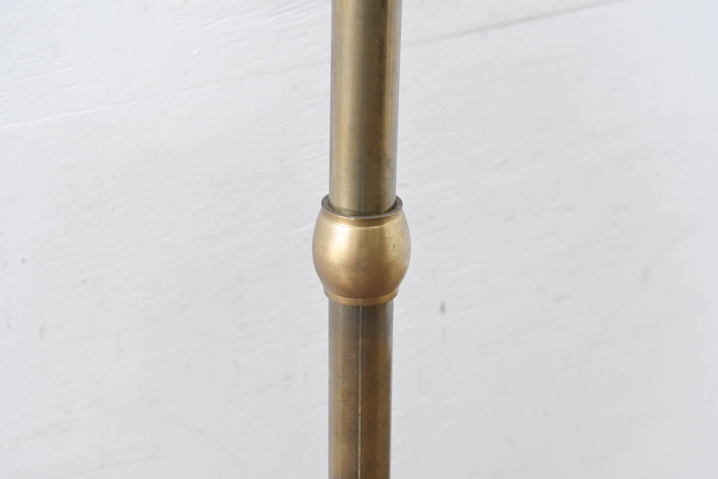 中古　美品　最高級品　オランダ　アイホールツ(EICHHOLTZ)　真鍮製　アンティーク仕上げ　空間のアクセントになるラグジュアリーなコートハンガー(ポールハンガー、洋服掛け、帽子掛け、傘立て、ブラス)(定価約26万円)(R-083583)