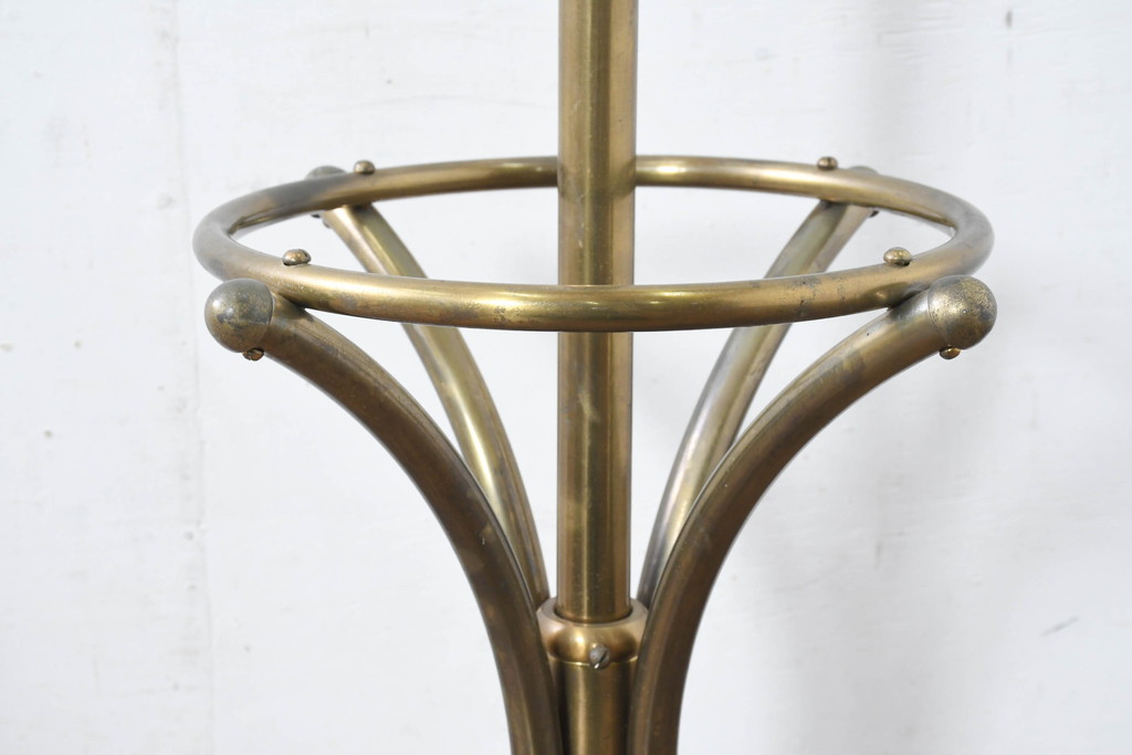 中古　美品　最高級品　オランダ　アイホールツ(EICHHOLTZ)　真鍮製　アンティーク仕上げ　空間のアクセントになるラグジュアリーなコートハンガー(ポールハンガー、洋服掛け、帽子掛け、傘立て、ブラス)(定価約26万円)(R-083583)