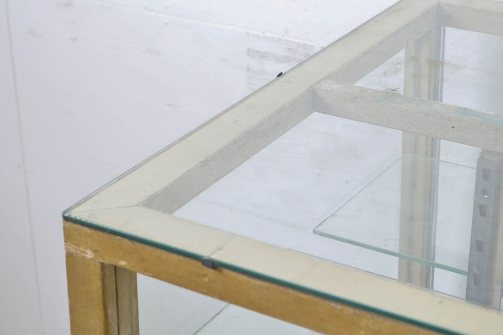 和製アンティーク　ナラ(楢)材　Rガラス　台形　珍しいデザイン!!　昭和レトロな雰囲気漂うショーケース(カウンターテーブル、ガラスケース、陳列棚、店舗什器、コレクションケース、曲げガラス)(R-063281)