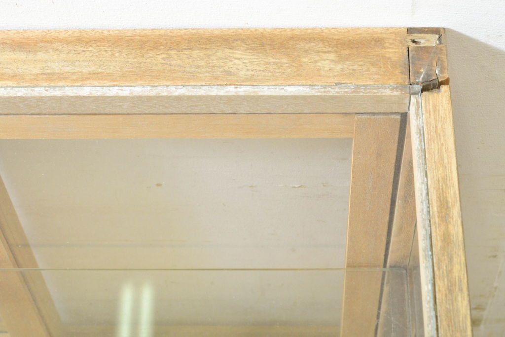 和製アンティーク　卓上　シンプルなデザインで取り入れやすい木枠ガラスケース(ショーケース、陳列棚、店舗什器、コレクションケース)(R-063233)