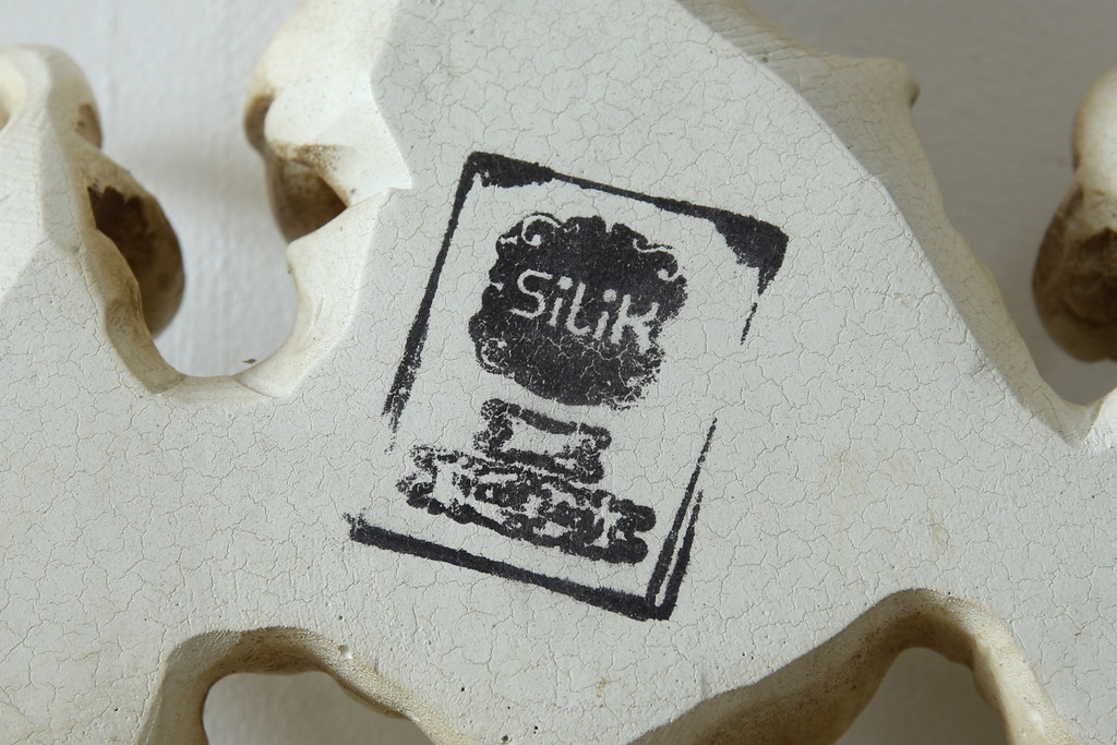 中古　イタリア　SILIK(シリック)　ロココ調の細やかで豪華な彫刻が見事!エレガントなお部屋づくりにおすすめのウォールミラー(壁掛け鏡、姿見)(R-075492)