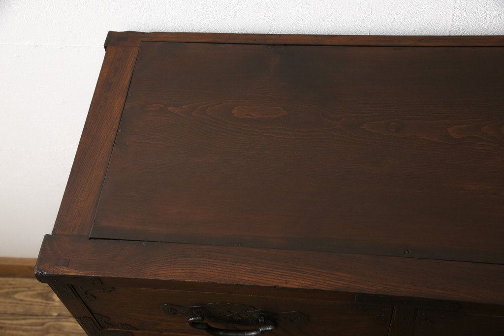 和製アンティーク　前面ケヤキ材　重厚感のあるつくりが目を引く松本帳場箪笥(引き出し、戸棚、収納箪笥)(R-054545)