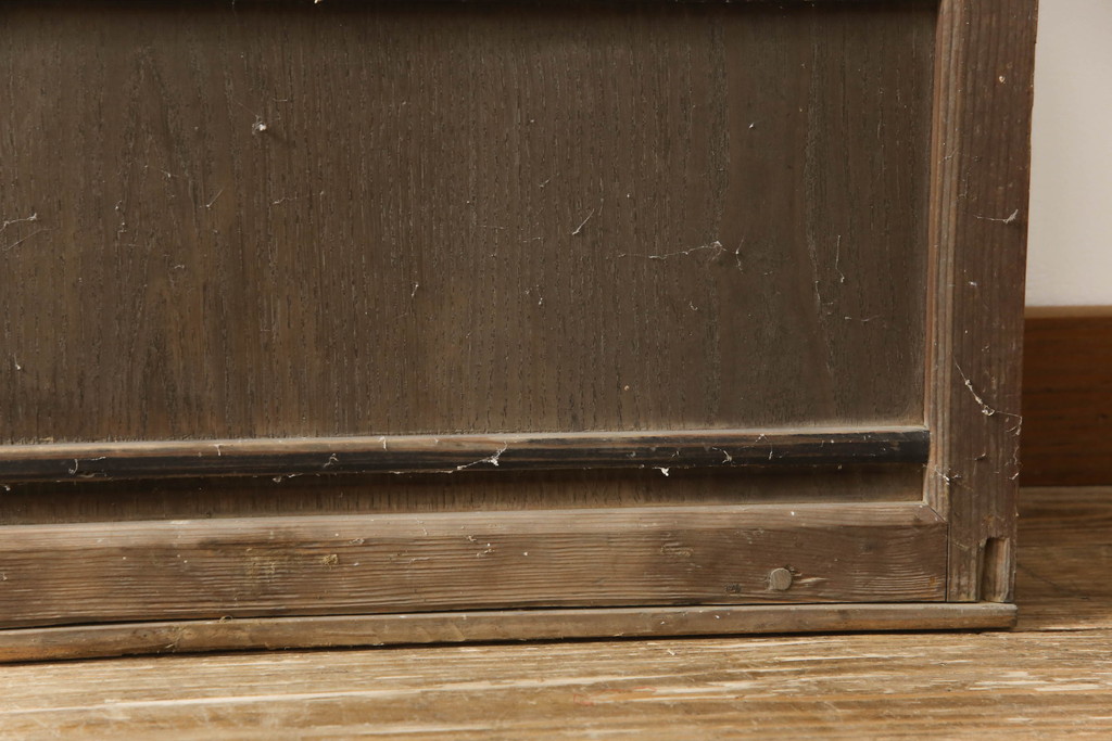 アンティーク建具　上手物!!腰板の飾りが印象的な厚手の格子戸2枚セット(引き戸、玄関戸)(R-069682)