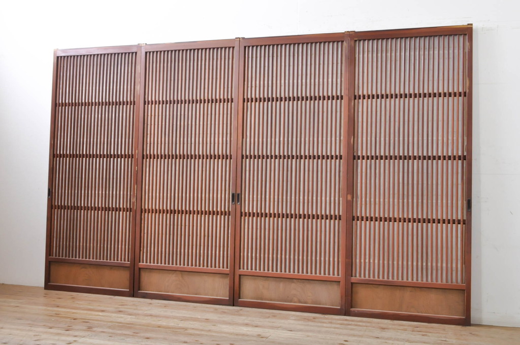 アンティーク建具　上手物!! 高級品 腰板欅(ケヤキ)材 丸面取り縦格子の幅狭格子戸4枚セット(引き戸)(R-068280)