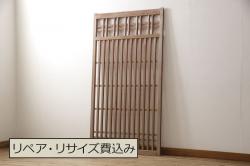 和製アンティーク　ケヤキ・ヒノキ　漆塗りが上品な印象与えるガラス入り格子蔵戸(建具、引き戸、玄関戸)