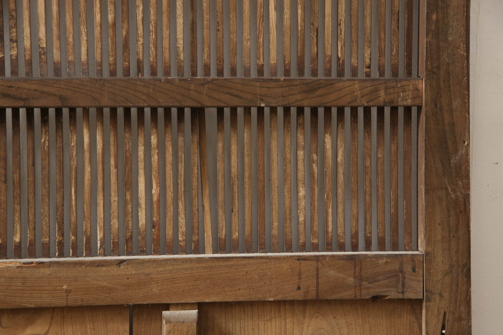 アンティーク建具　総欅(ケヤキ)材　上質な和の雰囲気を高める桟の細かい格子蔵戸1枚(引き戸、格子戸、玄関戸)(R-068918)