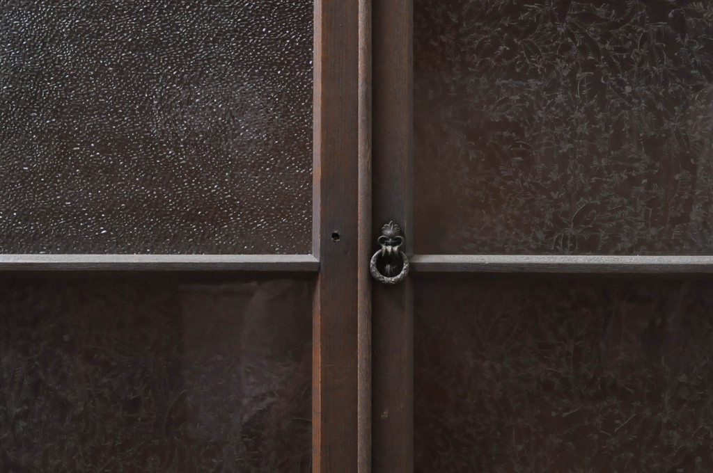 和製アンティーク　大正ロマン　タモ材　懐かしい雰囲気が魅力的な収納棚サイドボード(サイドキャビネット、戸棚、本箱、ブックケース)(R-069180)