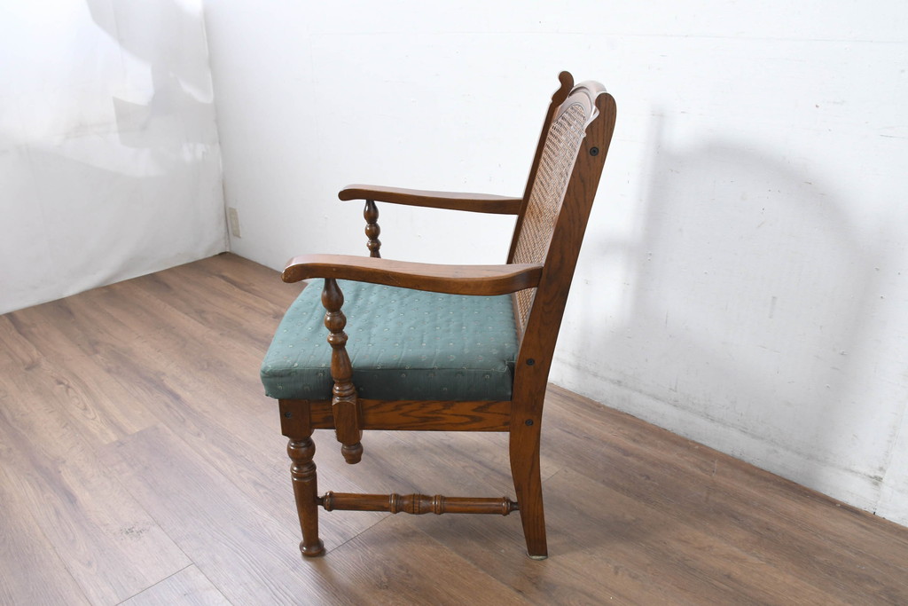 中古　三越家具(現カントリーハウス)　Brugge(ブルージュ)　ラタン(籐)　クラシカルな佇まいが魅力のアームチェア2脚セット(ダイニングチェア、ラウンジチェア、椅子、イス、バラ売り可能)(定価2脚で約22万円)(R-083723)