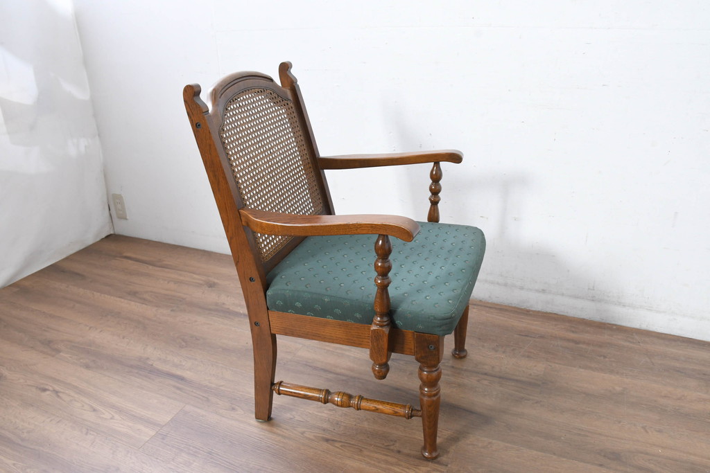 中古　三越家具(現カントリーハウス)　Brugge(ブルージュ)　ラタン(籐)　クラシカルな佇まいが魅力のアームチェア2脚セット(ダイニングチェア、ラウンジチェア、椅子、イス、バラ売り可能)(定価2脚で約22万円)(R-083723)