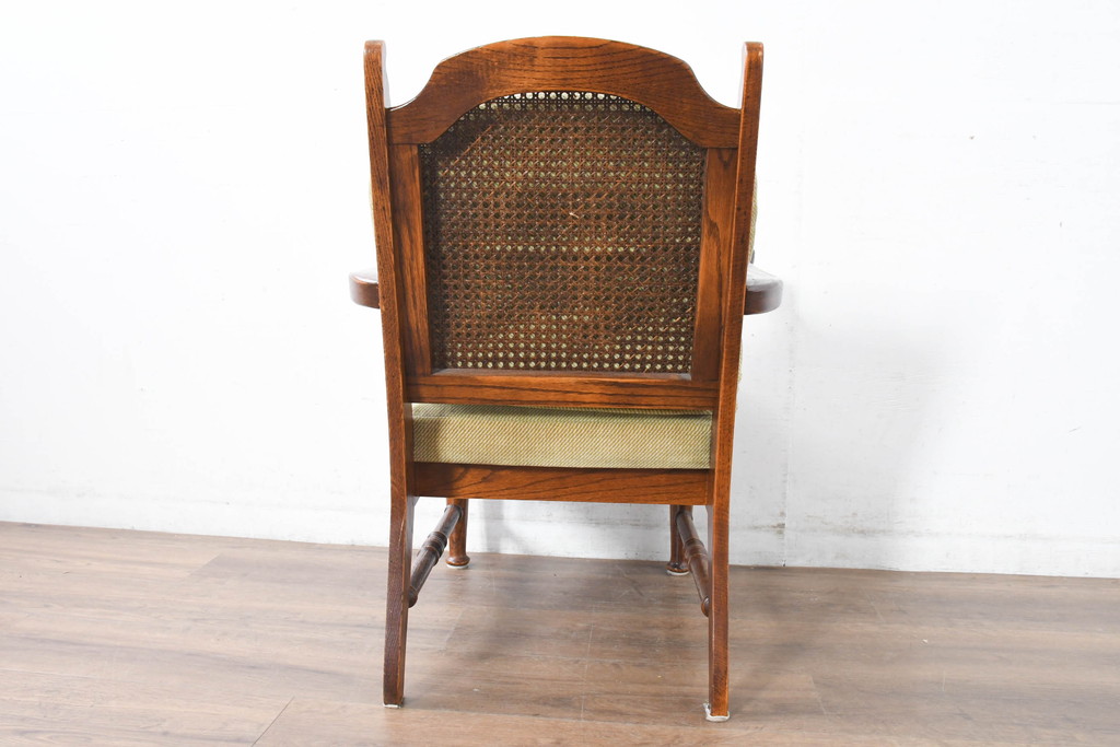中古　三越家具(現カントリーハウス)　Brugge(ブルージュ)　ラタン(籐)　クラシカルな佇まいが魅力のアームチェア(ダイニングチェア、ラウンジチェア、椅子、イス)(定価約12万円)(R-083724)