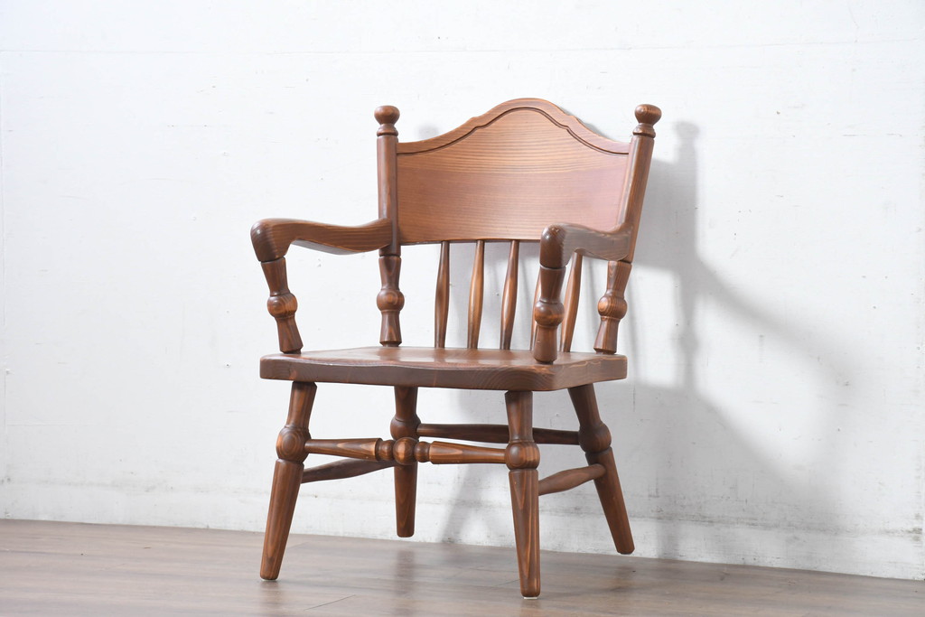 中古　未使用品　希少な試作品　飛騨産業　キツツキマーク　フロンティアシリーズ(FRONTIER)　重厚な佇まいが魅力のダイニングチェア(アームチェア、板座チェア、椅子、イス)(R-083727)