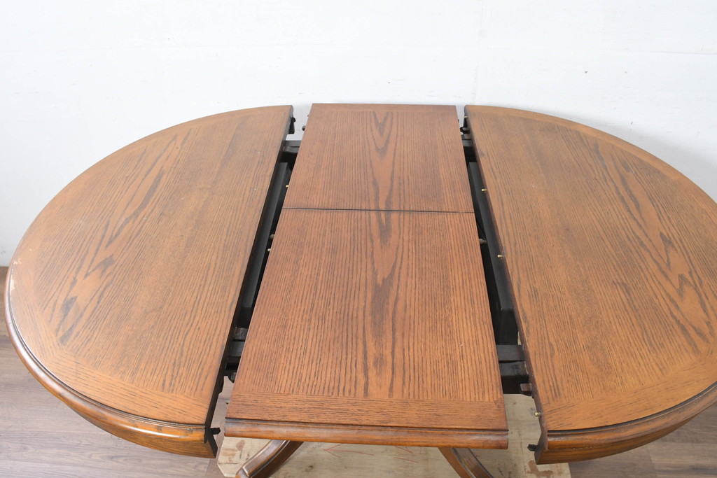 中古　美品　三越家具(現カントリーハウス)　Brugge(ブルージュ)　クラシカルな佇まいが魅力の伸長式ラウンドテーブル(ダイニングテーブル、エクステンションテーブル、丸テーブル、4人掛け、2人掛け、4人用、2人用、食卓)(R-083608)