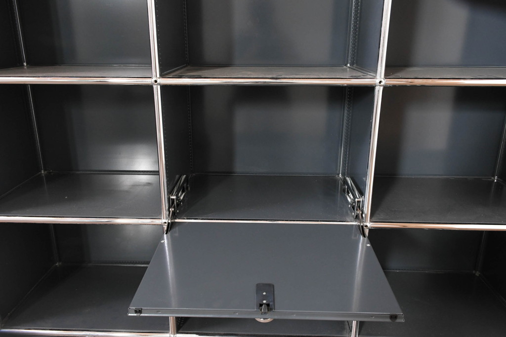 中古　美品　スイス　USMハラー(USM Haller)　洗練されたデザインで収納と美観を両立させるオープンラック(キャビネット、収納棚、飾り棚、陳列棚、店舗什器)(定価約60万円)(R-083791)