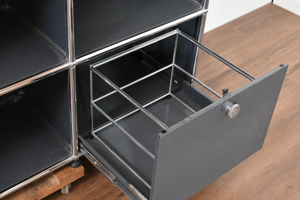 中古　美品　スイス　USMハラー(USM Haller)　洗練されたデザインで収納と美観を両立させるオープンラック(キャビネット、収納棚、飾り棚、陳列棚、店舗什器)(定価約60万円)(R-083791)