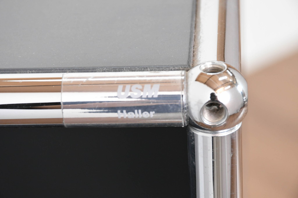 中古　美品　スイス　USMハラー(USM Haller)　洗練されたデザインで収納と美観を両立させるオープンラック(キャビネット、収納棚、飾り棚、陳列棚、店舗什器)(定価約60万円)(R-083791)