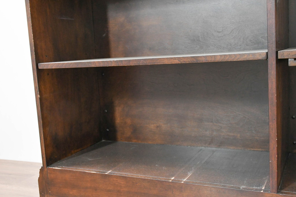 中古　美品　希少な廃番品　アシュレイファニチャー(Ashley Furniture)　クラシックな佇まいで空間を格調高く演出するアンティーク調の重厚なバーカウンター(バーキャビネット、ワインキャビネット、ワインラック、キッチンカウンター、収納棚、戸棚)(定価約55万円)(R-083760)