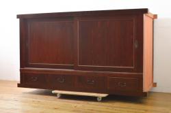 中古　高級品!!　希少モデル　アメリカ　Century Furniture(センチュリー・ファニチャー)　取っ手のデザインが目を引くシノワズリ様式のサイドボード(サイドキャビネット、カウンターテーブル、キッチンカウンター、収納棚)(R-079218)
