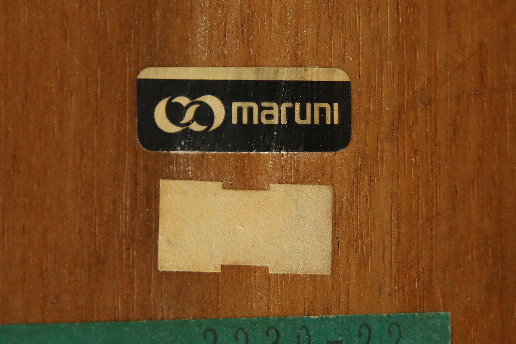 中古　美品　maruni(マルニ木工)　ベルサイユシリーズ　クラシカルな雰囲気漂う楕円形のセンターテーブル(ローテーブル、リビングテーブル、オーバルテーブル)(定価約13万円)(R-080168)