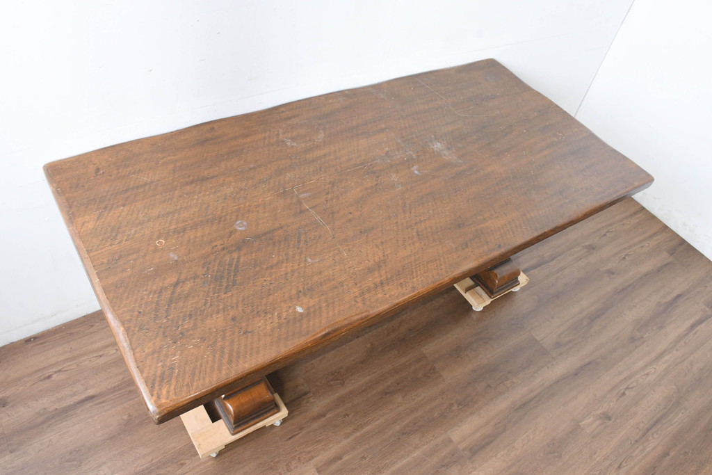中古　希少な廃番品　葉山ガーデン取り扱い　オーク材　アンティーク調　大振りサイズの重厚な佇まいが魅力のリフェクトリーテーブル(ダイニングテーブル、食卓、4人掛け、6人掛け、4人用、6人用)(R-083752)