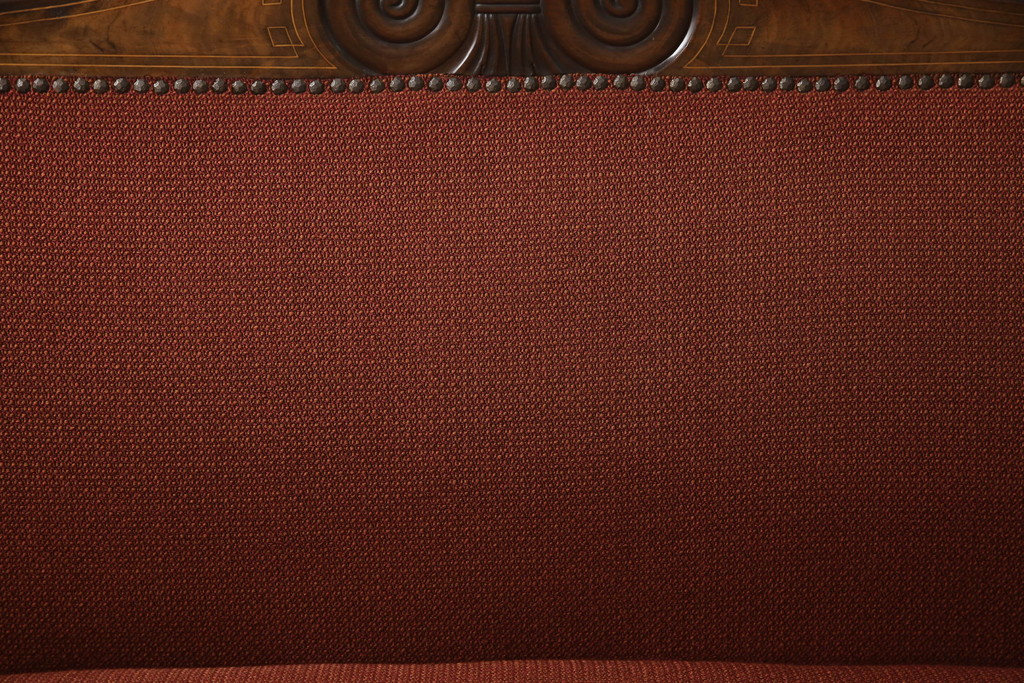 アンティーク家具　フランスアンティーク　マホガニー材　象嵌入り　優雅なフォルムが美しいフランスアンティークの 2人掛けアームソファ(ラブソファ、アームソファ、3人掛け)(R-059668)