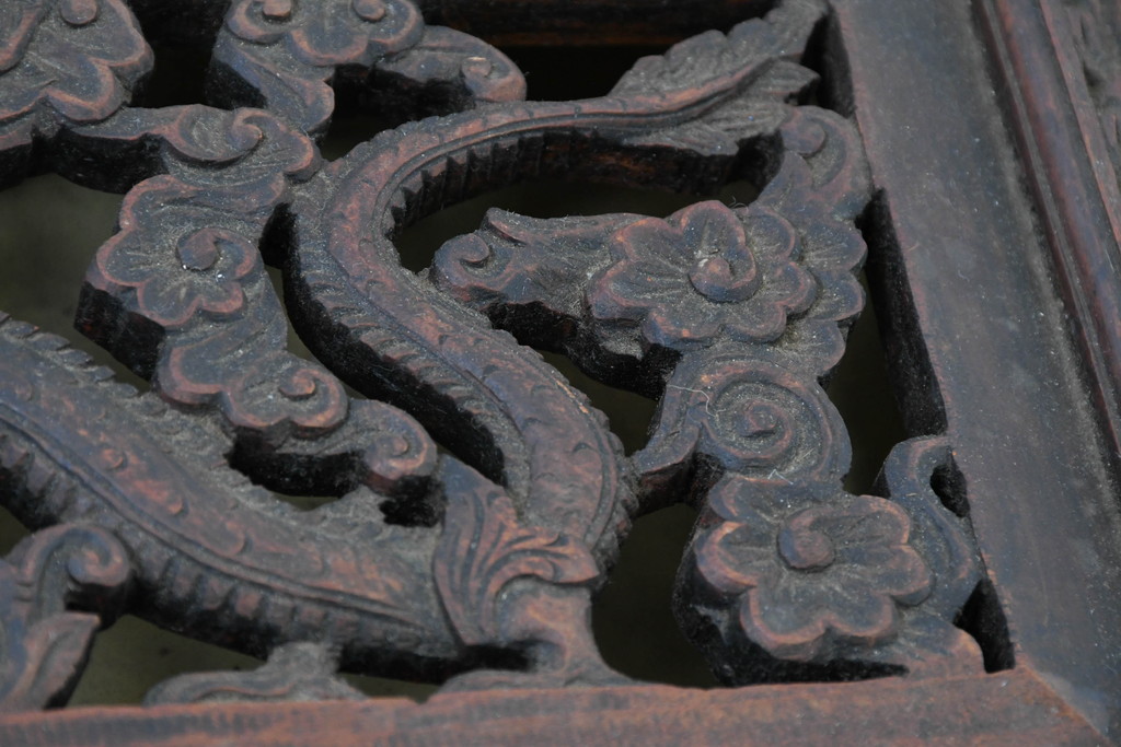 中国ビンテージ　民芸家具　龍・花の彫刻入り!引き出し付きアンティーク調収納箱(小引き出し、木箱、小物入れ、ヴィンテージ)(R-083793)