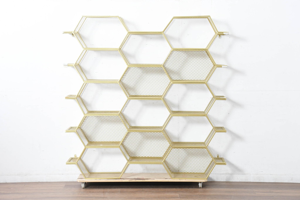 中古　展示品　美品　高級輸入家具　コティル(kotile)　六角形のハニカム構造がお洒落!アートのようにディスプレイできるハニカムメタルシェルフ(飾り棚、陳列棚、オープンラック、オープンシェルフ)(定価約28万円)(R-083779)