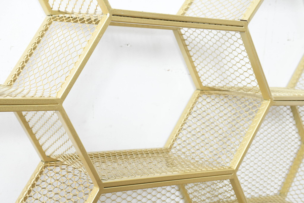 中古　展示品　美品　高級輸入家具　コティル(kotile)　六角形のハニカム構造がお洒落!アートのようにディスプレイできるハニカムメタルシェルフ(飾り棚、陳列棚、オープンラック、オープンシェルフ)(定価約28万円)(R-083779)