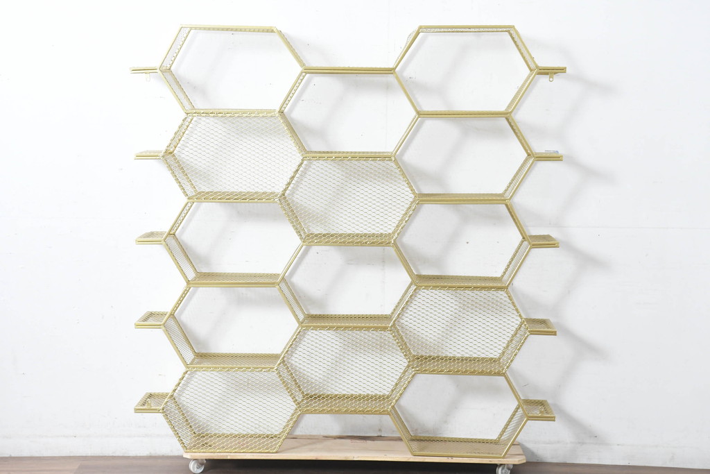 中古　展示品　美品　高級輸入家具　コティル(kotile)　六角形のハニカム構造がお洒落!アートのようにディスプレイできるハニカムメタルシェルフ(飾り棚、陳列棚、オープンラック、オープンシェルフ)(定価約28万円)(R-083779)