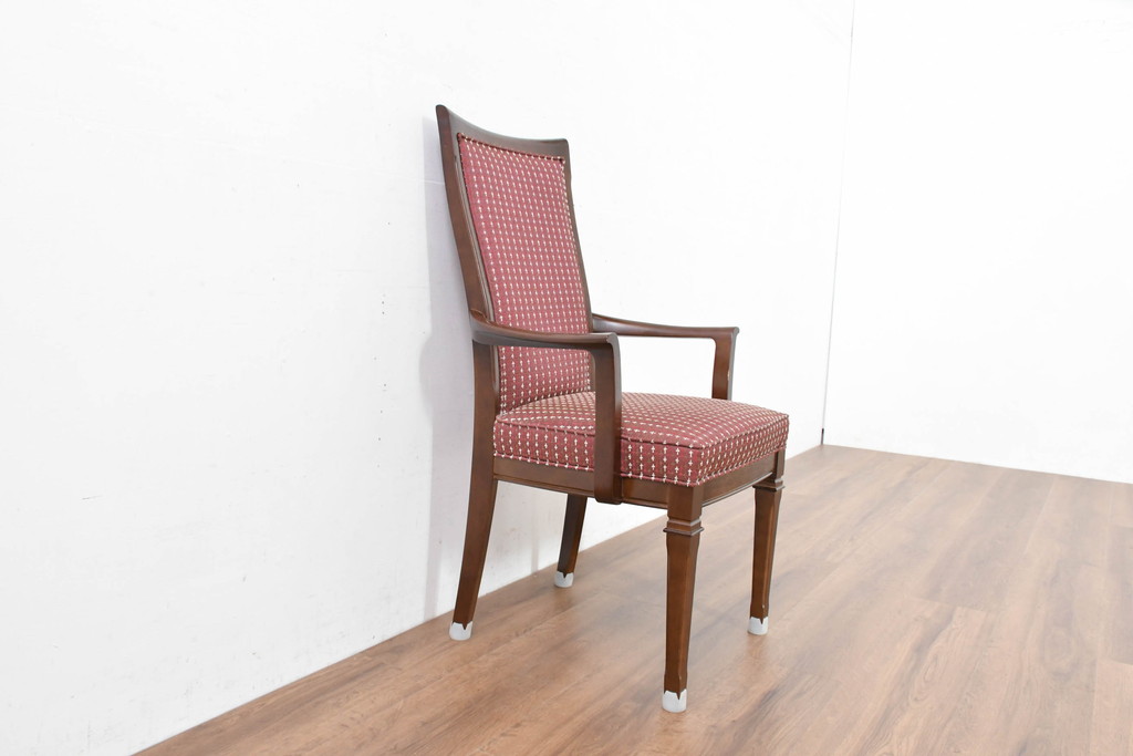 中古　美品　maruni(マルニ木工)　地中海ロイヤルシリーズ(ROYAL)　あらゆるシーンに気品を添える逸品のカンヌアームチェア(ダイニングチェア、椅子、イス)(定価約10万円)(R-083802)