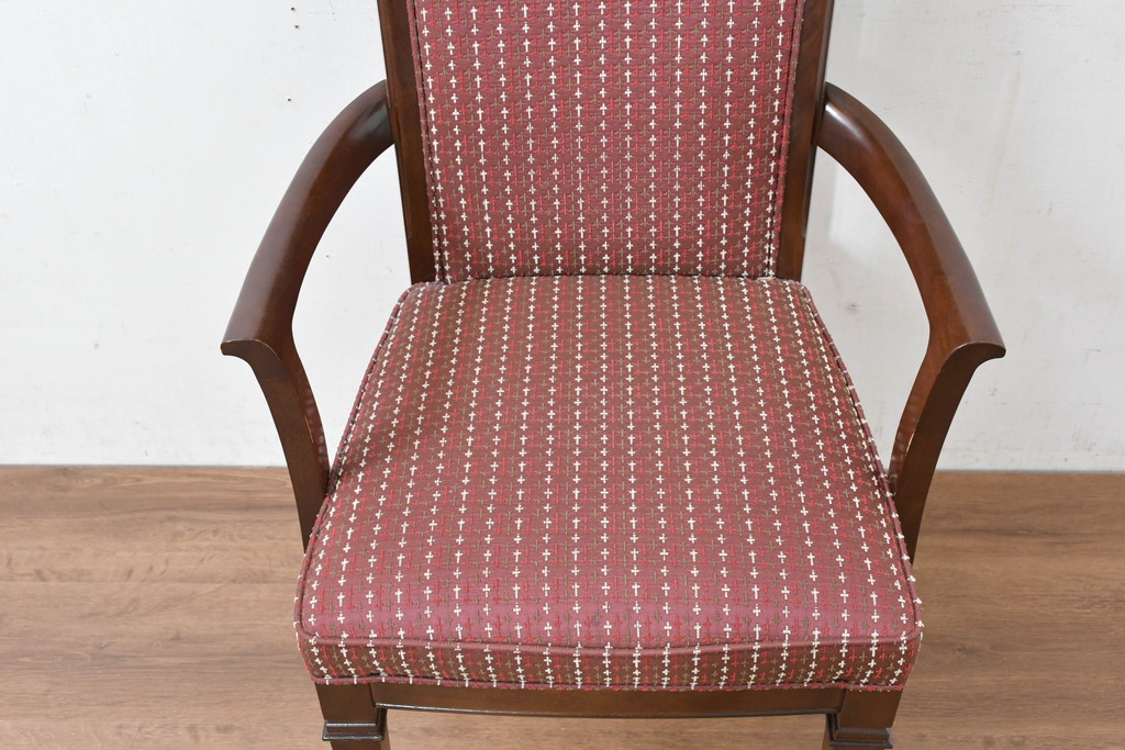 中古　美品　maruni(マルニ木工)　地中海ロイヤルシリーズ(ROYAL)　あらゆるシーンに気品を添える逸品のカンヌアームチェア(ダイニングチェア、椅子、イス)(定価約10万円)(R-083802)