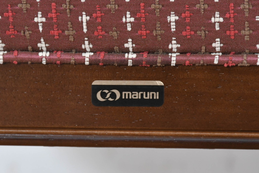 中古　美品　maruni(マルニ木工)　地中海ロイヤルシリーズ(ROYAL)　あらゆるシーンに気品を添える逸品のカンヌアームチェア(ダイニングチェア、椅子、イス)(定価約10万円)(R-083802)