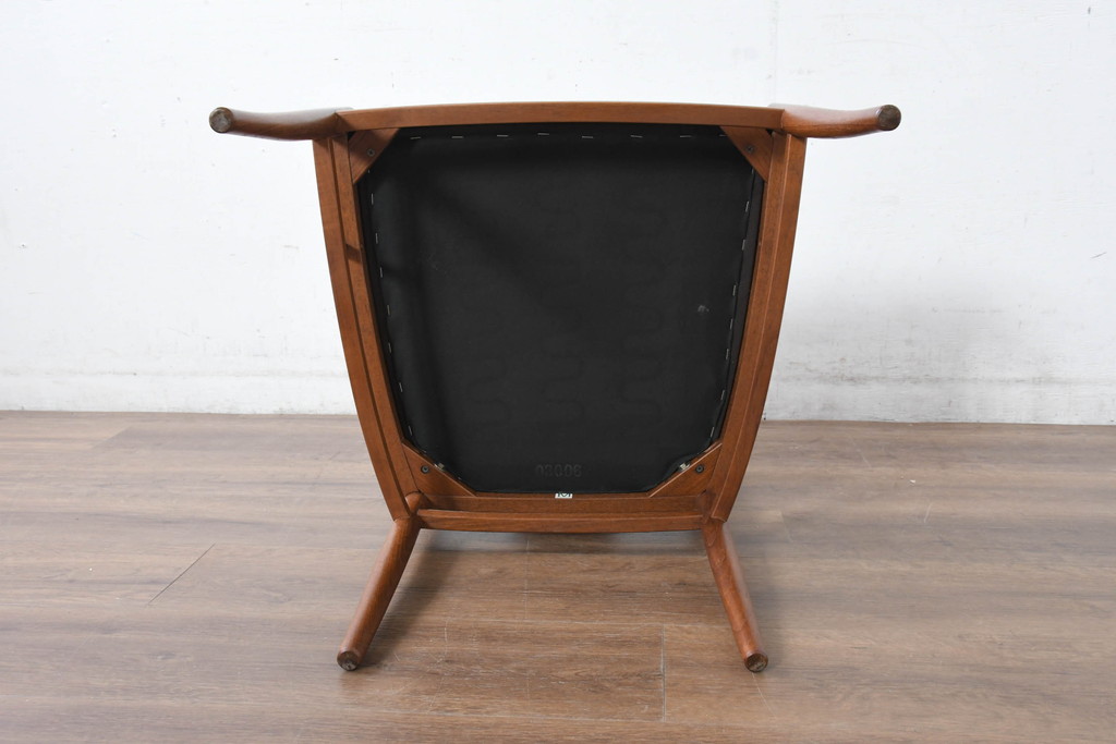 中古　モリシゲ(MORISHIGE/森繁)　ミッドセンチュリーデザイン　本革　モダンな空間づくりにおすすめの高級ダイニングチェア(椅子、イス、アームチェア)(R-083725)