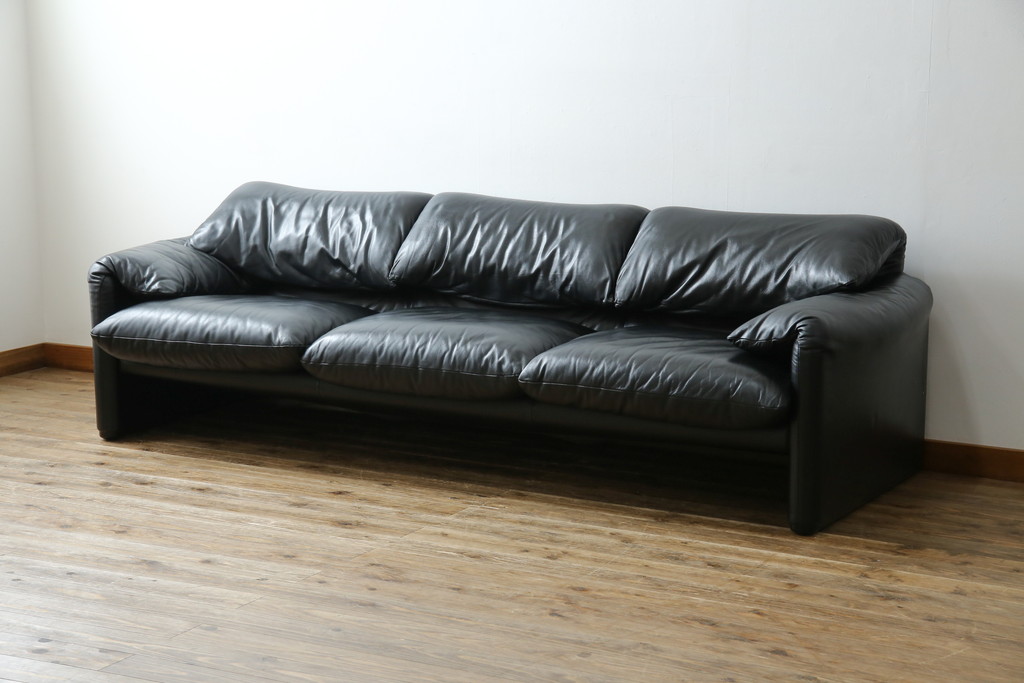 中古　リプロダクト品　Cassina(カッシーナ)　MARALUNGA(マラルンガ)　本革(レザー)　ブラックカラーが高級感を高める3人掛けソファ(三人掛け、3Pソファ)(R-081433)
