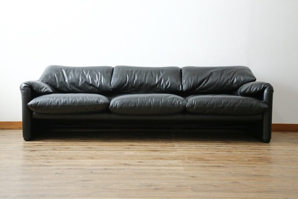 中古　リプロダクト品　Cassina(カッシーナ)　MARALUNGA(マラルンガ)　本革(レザー)　ブラックカラーが高級感を高める3人掛けソファ(三人掛け、3Pソファ)(R-081433)