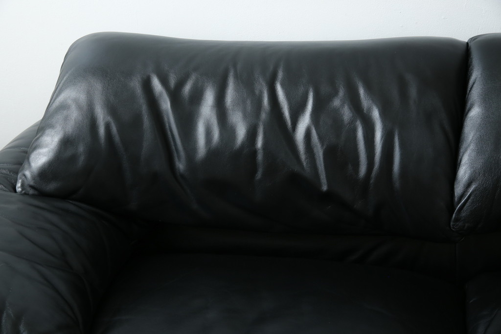 中古　リプロダクト品　Cassina(カッシーナ)　MARALUNGA(マラルンガ)　本革(レザー)　ブラックカラーが高級感を高める3人掛けソファ(三人掛け、3Pソファ)(R-081433)