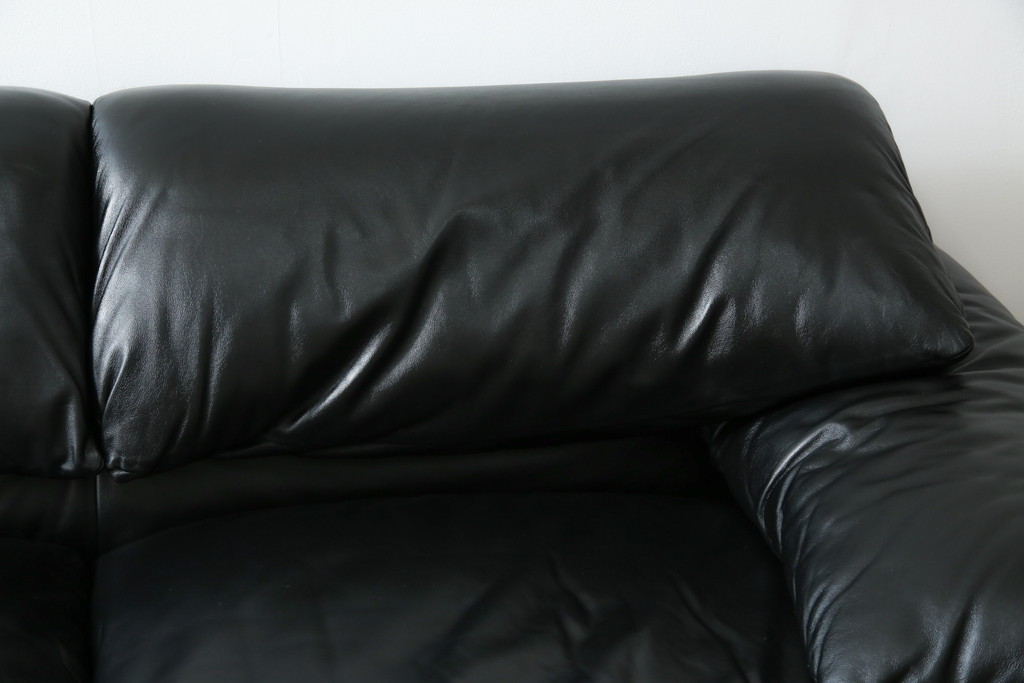 中古　リプロダクト品　Cassina(カッシーナ)　MARALUNGA(マラルンガ)　本革(レザー)　ブラックカラーが高級感を高める3人掛けソファ(三人掛け、3Pソファ)(R-081433)