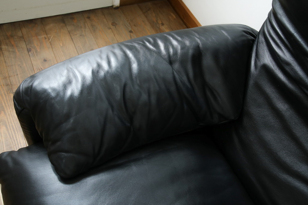 中古　リプロダクト品　Cassina(カッシーナ)　MARALUNGA(マラルンガ)　本革(レザー)　ブラックカラーが高級感を高める3人掛けソファ(三人掛け、3Pソファ)(R-081433)