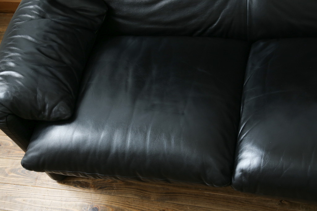 中古　リプロダクト品　Cassina(カッシーナ)　MARALUNGA(マラルンガ)　本革(レザー)　ブラックカラーが高級感を高める3人掛けソファ(三人掛け、3Pソファ)(R-081433)